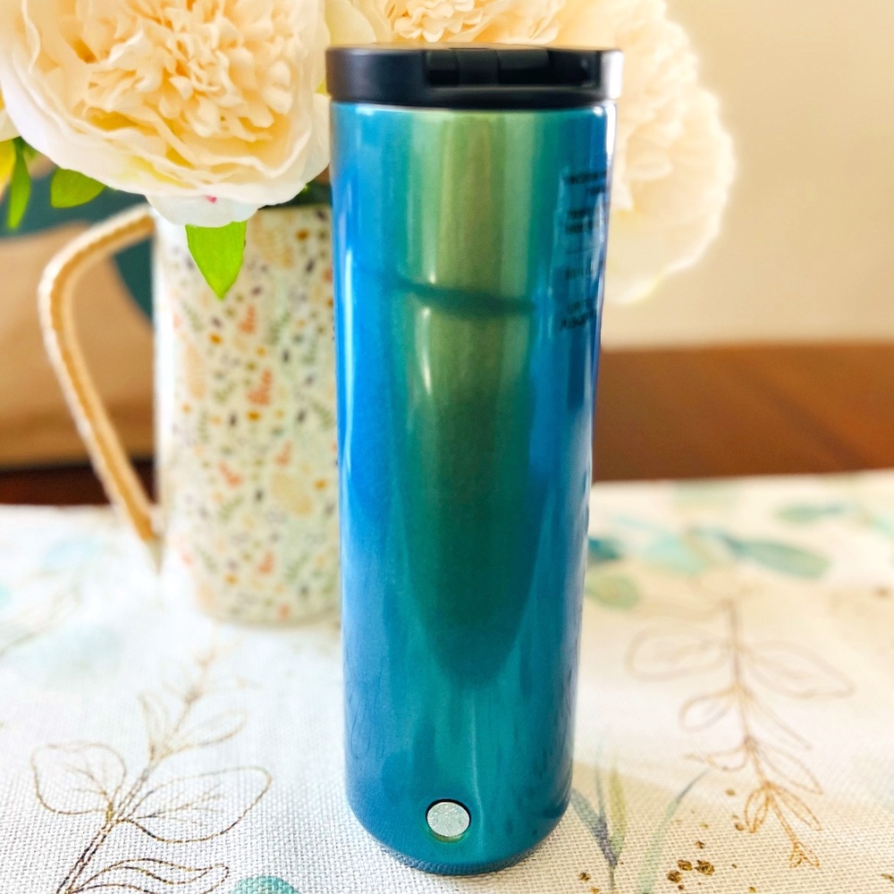 New Starbucks Winter 2022 Dark Green Iridescent Vacuum Insulated Tumbler - 20oz